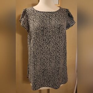 Ann Taylor Loft Black & White Flutter Sleeve Blouse Size‎ Medium